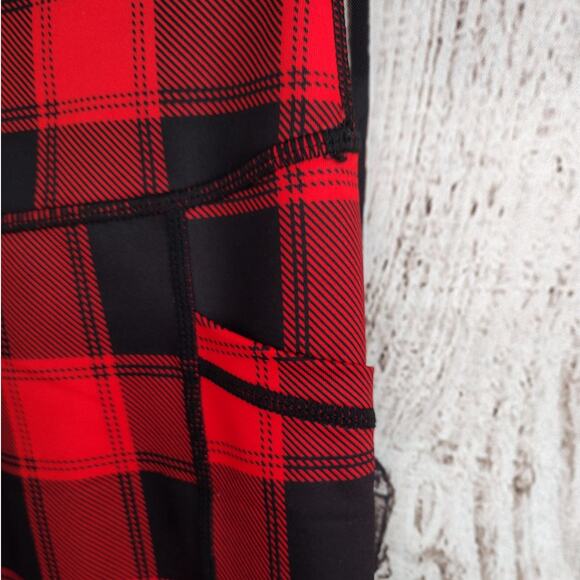 Constantly Varied Gear CVG Red & Black Plaid Pockets 26" Cropped Leggings Small - Picture 4 of 10